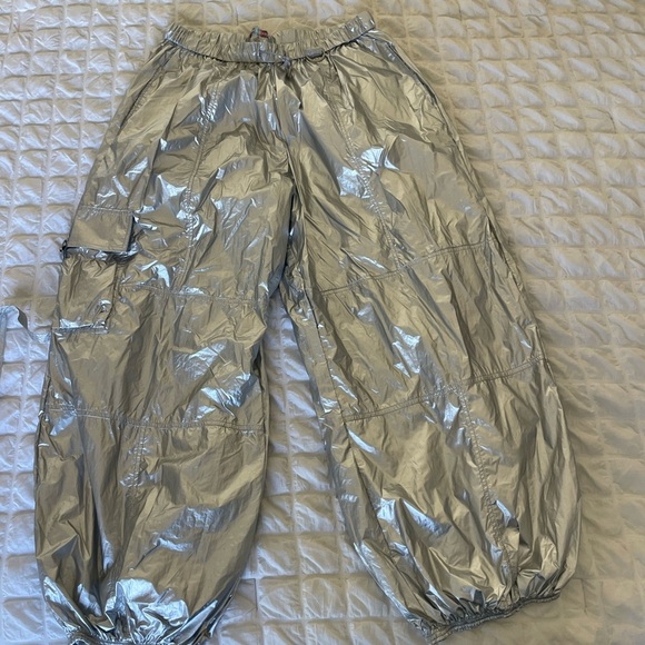 Urban Outfitters  silver metallic nylon cargo ballon pants - Picture 5 of 14
